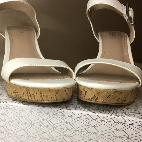 CHARLES BY CHARLES DAVID "Lambert" Cork heeled sandal - Picture 9 of 14